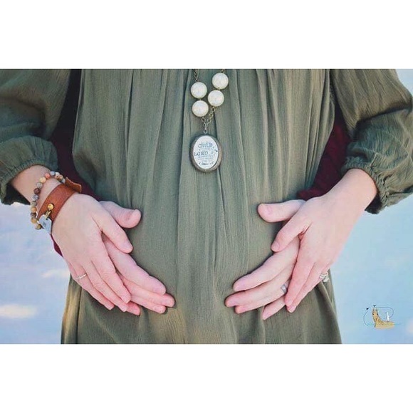 ✨NEW✨ Mother’s Locket - Picture 2 of 6